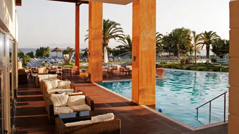 Terrasse ved poolbar