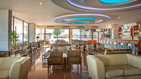 Lounge område ved receptionen med aftenbar