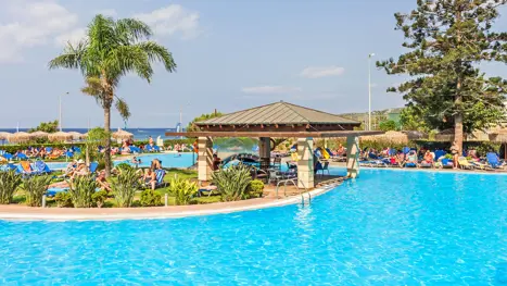Oceanis Hotel poolomtåde 