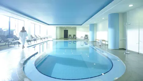 Indendørs pool