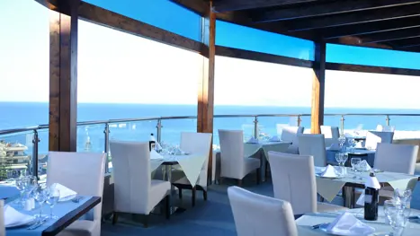 Restaurant med havudsigt 
